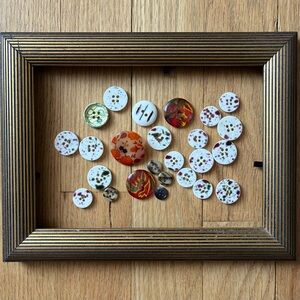 Vintage Sewing Buttons; Multi Colors Lucites, Plastics, Total 25